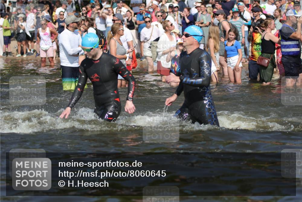 22.06.2025 - Viking Triathlon H.Heesch http://msf.ph/oto/8060645 22.06.2025 10:02:48 Schwimmen 40, 98, 161, 164, 264, 323, 340, 366, 427, 429, 430, 486, 548, 552, 608 meine-sportfotos.de