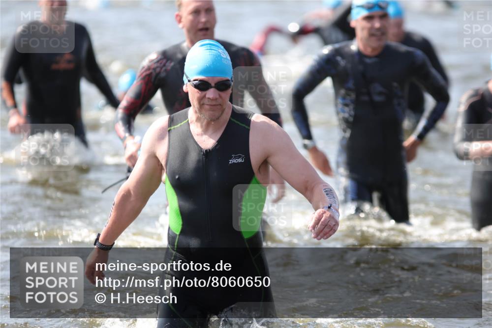 22.06.2025 - Viking Triathlon H.Heesch http://msf.ph/oto/8060650 22.06.2025 10:37:22 Schwimmen 21, 34, 131, 141, 163, 172, 180, 187, 233, 253, 312, 316, 344, 370, 383, 454, 456, 639, 649 meine-sportfotos.de