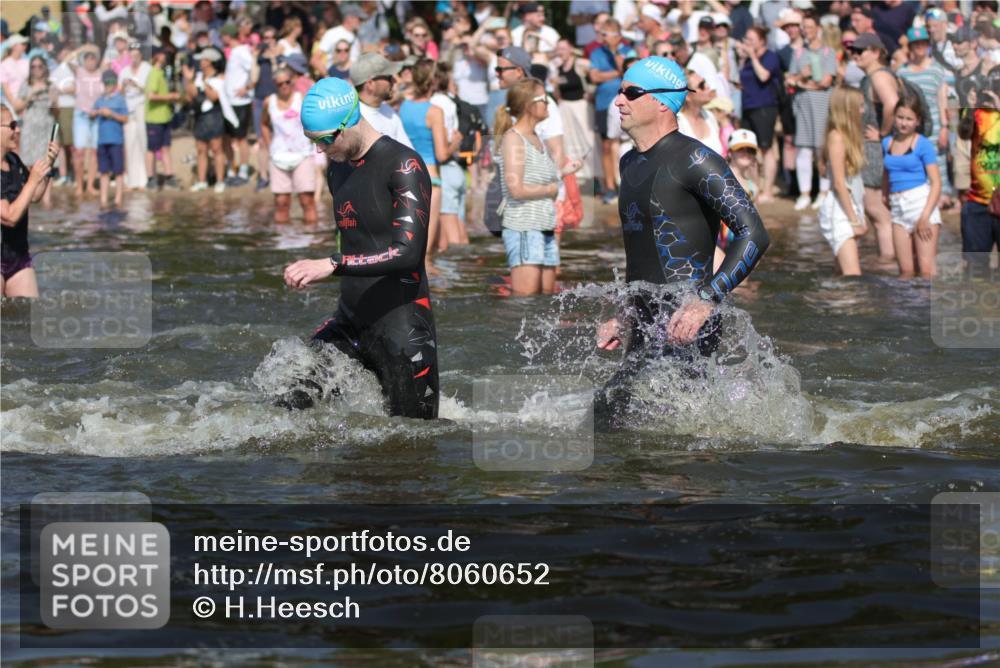 22.06.2025 - Viking Triathlon H.Heesch http://msf.ph/oto/8060652 22.06.2025 10:02:48 Schwimmen 40, 98, 161, 164, 264, 323, 340, 366, 427, 429, 430, 486, 548, 552, 608 meine-sportfotos.de
