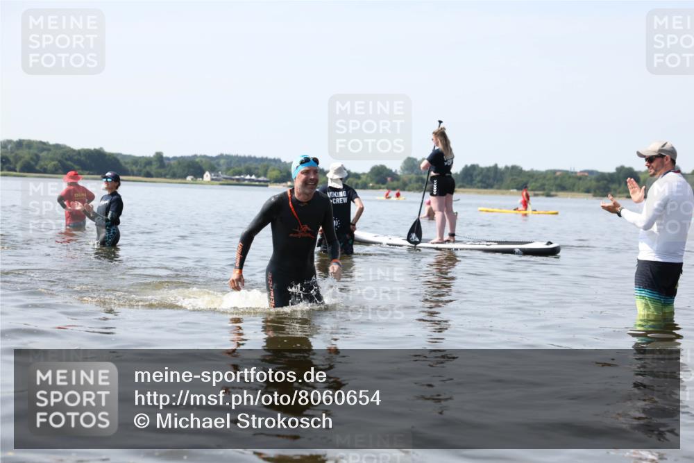 22.06.2025 - Viking Triathlon Michael Strokosch http://msf.ph/oto/8060654 22.06.2025 10:59:23 Schwimmen 459, 476 meine-sportfotos.de