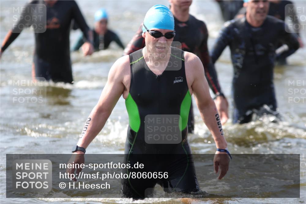 22.06.2025 - Viking Triathlon H.Heesch http://msf.ph/oto/8060656 22.06.2025 10:37:22 Schwimmen 21, 34, 131, 141, 163, 172, 180, 187, 233, 253, 312, 316, 344, 370, 383, 454, 456, 639, 649 meine-sportfotos.de