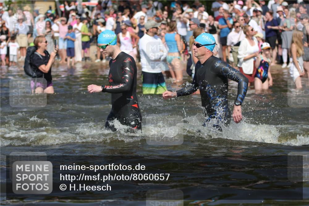 22.06.2025 - Viking Triathlon H.Heesch http://msf.ph/oto/8060657 22.06.2025 10:02:48 Schwimmen 40, 98, 161, 164, 264, 323, 340, 366, 427, 429, 430, 486, 548, 552, 608 meine-sportfotos.de