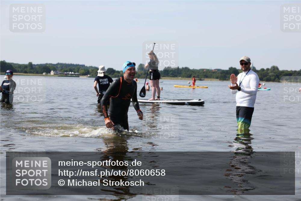 22.06.2025 - Viking Triathlon Michael Strokosch http://msf.ph/oto/8060658 22.06.2025 10:59:24 Schwimmen 459, 476 meine-sportfotos.de