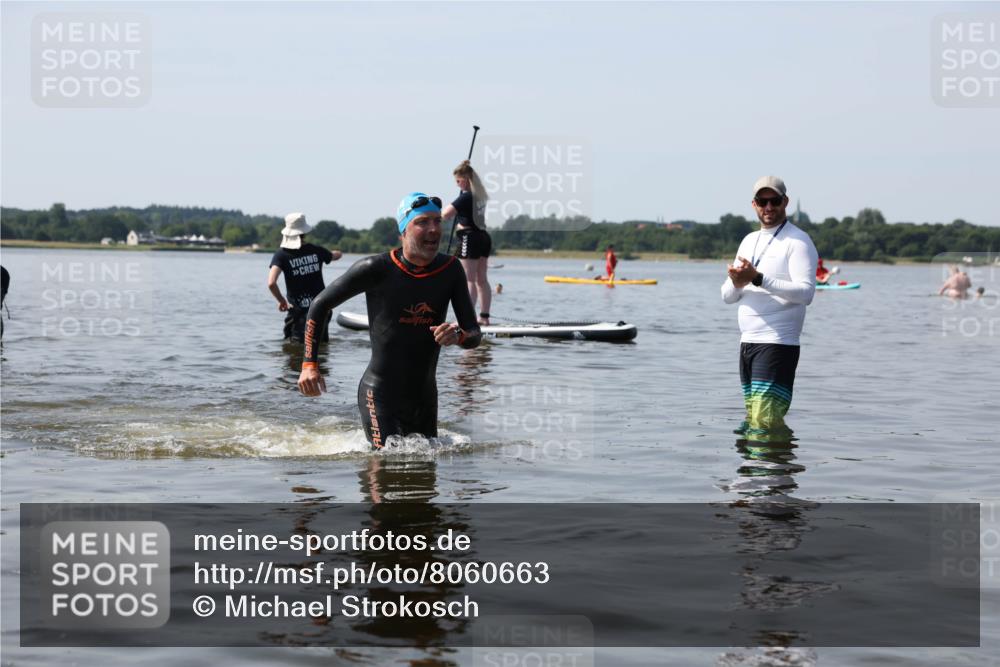 22.06.2025 - Viking Triathlon Michael Strokosch http://msf.ph/oto/8060663 22.06.2025 10:59:24 Schwimmen 459, 476 meine-sportfotos.de