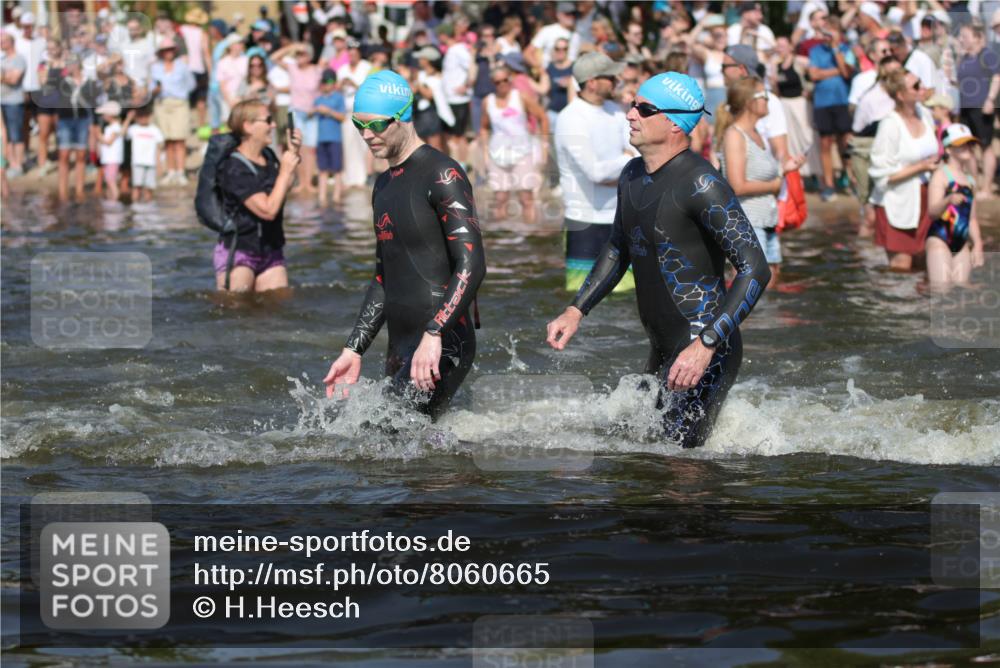 22.06.2025 - Viking Triathlon H.Heesch http://msf.ph/oto/8060665 22.06.2025 10:02:49 Schwimmen 5, 40, 43, 98, 164, 323, 340, 366, 427, 429, 430, 486, 548, 552, 554, 608 meine-sportfotos.de