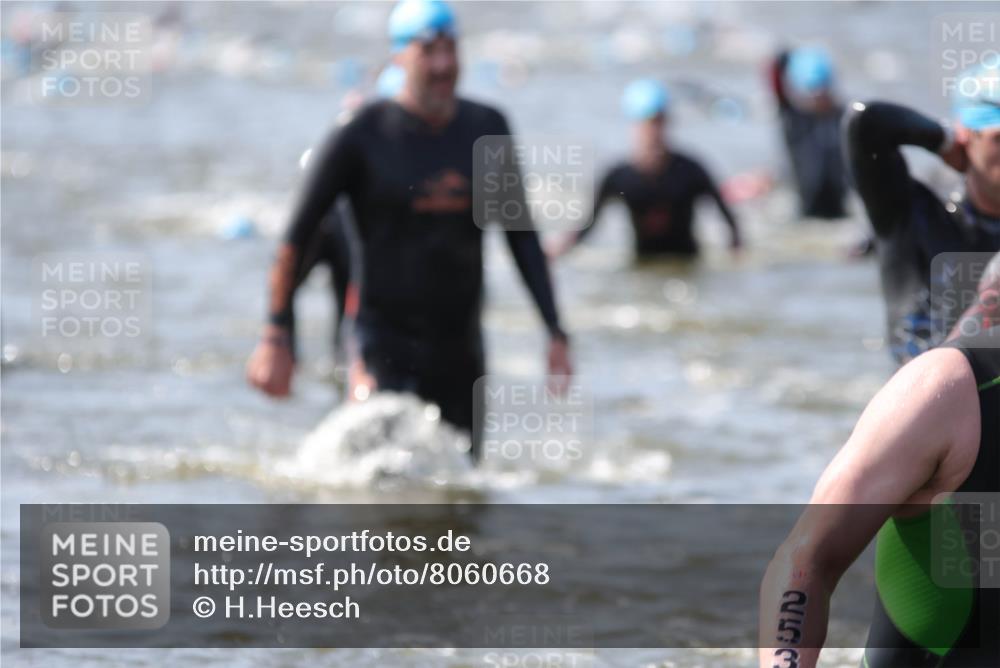 22.06.2025 - Viking Triathlon H.Heesch http://msf.ph/oto/8060668 22.06.2025 10:37:24 Schwimmen 21, 34, 131, 141, 163, 177, 180, 187, 233, 245, 253, 312, 316, 344, 370, 383, 456, 614, 639, 649 meine-sportfotos.de
