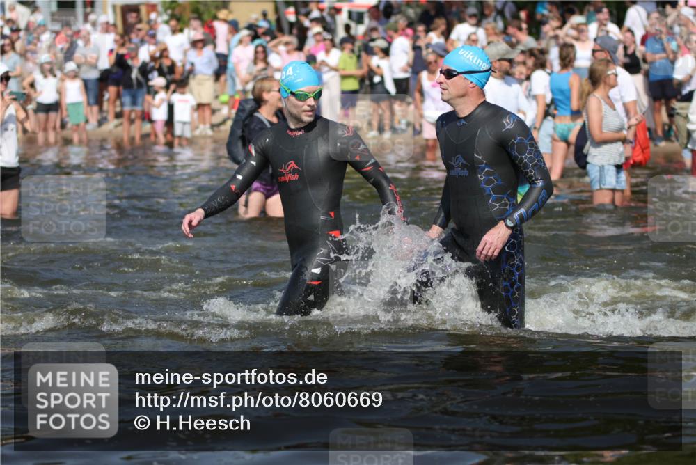 22.06.2025 - Viking Triathlon H.Heesch http://msf.ph/oto/8060669 22.06.2025 10:02:49 Schwimmen 5, 40, 43, 98, 164, 323, 340, 366, 427, 429, 430, 486, 548, 552, 554, 608 meine-sportfotos.de