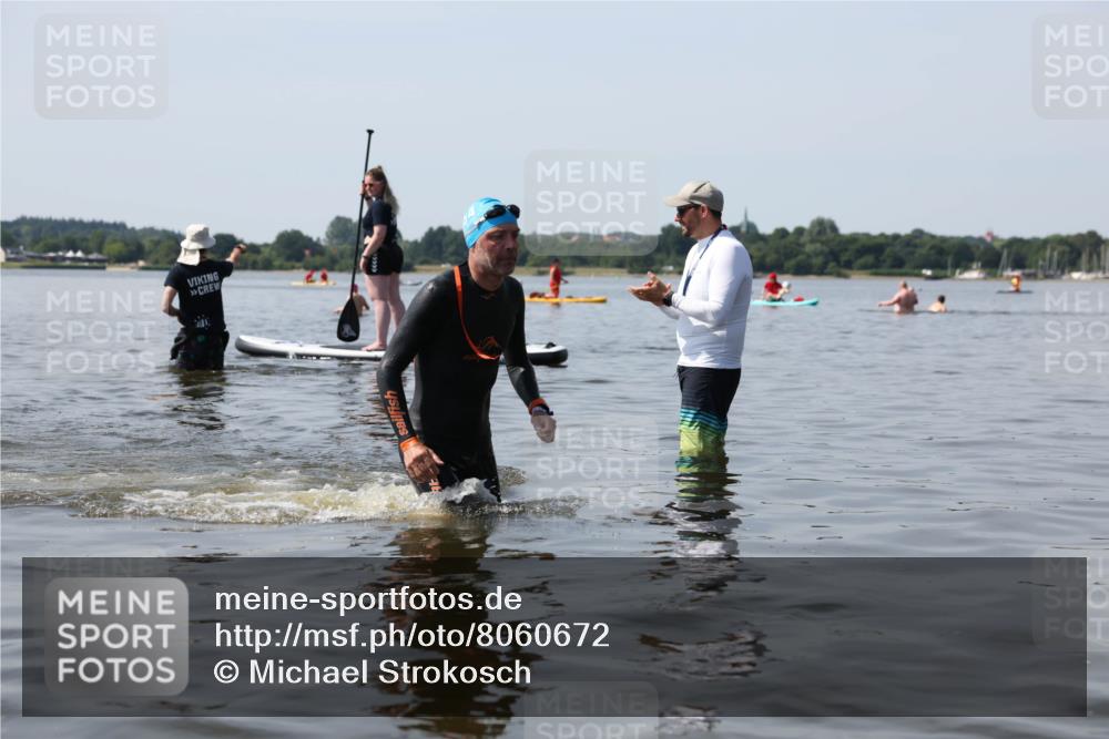 22.06.2025 - Viking Triathlon Michael Strokosch http://msf.ph/oto/8060672 22.06.2025 10:59:24 Schwimmen 459, 476 meine-sportfotos.de