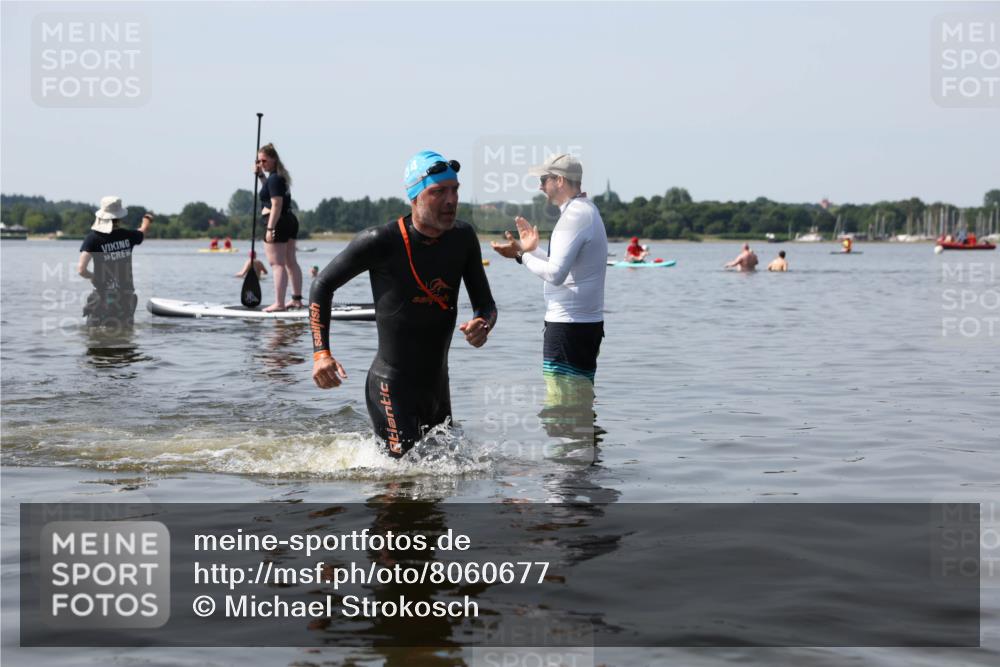 22.06.2025 - Viking Triathlon Michael Strokosch http://msf.ph/oto/8060677 22.06.2025 10:59:25 Schwimmen 459, 476 meine-sportfotos.de