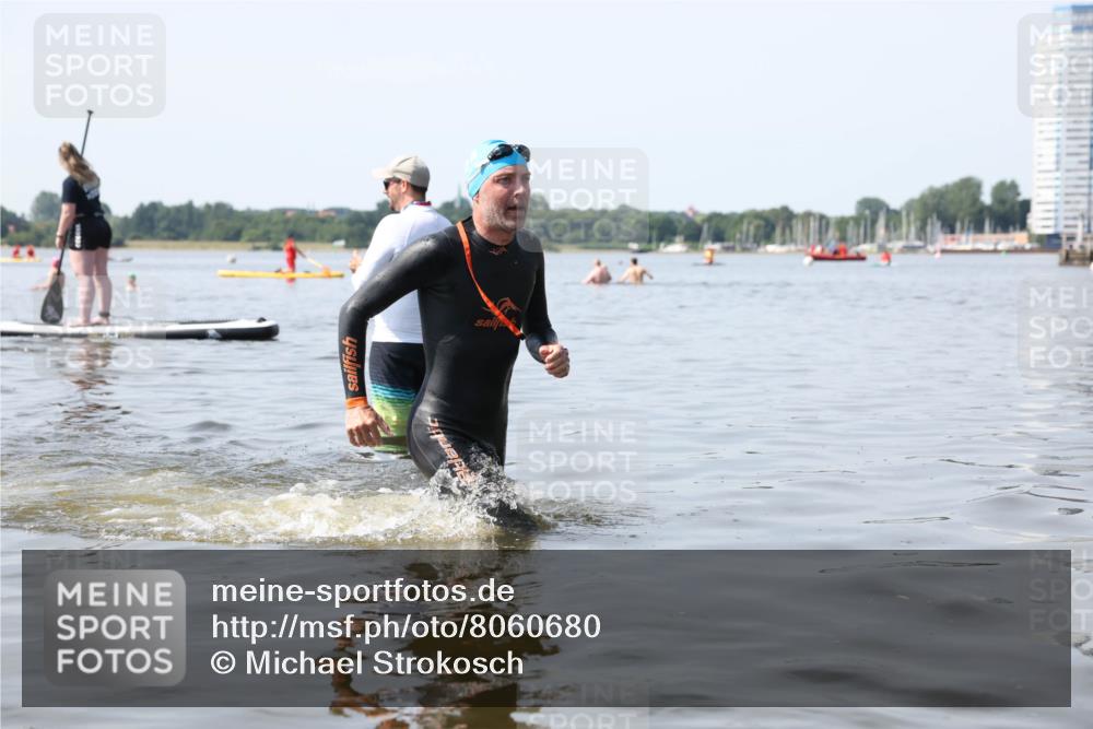 22.06.2025 - Viking Triathlon Michael Strokosch http://msf.ph/oto/8060680 22.06.2025 10:59:26 Schwimmen 459, 476 meine-sportfotos.de