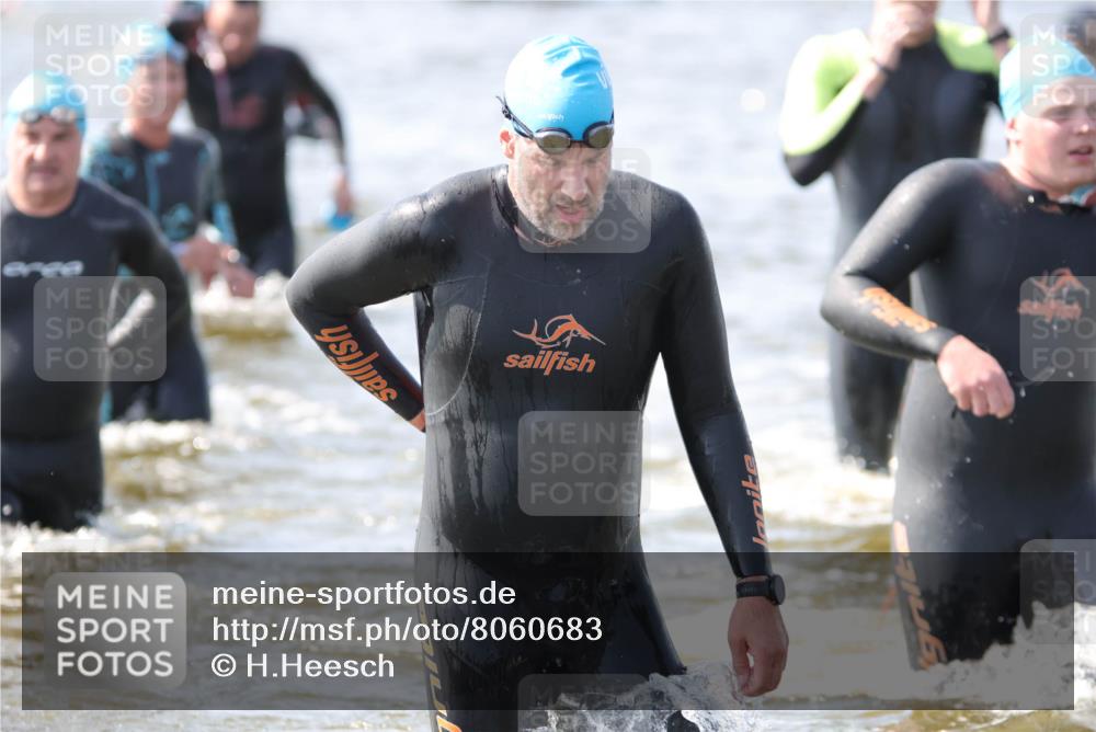 22.06.2025 - Viking Triathlon H.Heesch http://msf.ph/oto/8060683 22.06.2025 10:37:31 Schwimmen 21, 34, 131, 141, 163, 177, 180, 187, 245, 253, 312, 316, 344, 411, 456, 506, 614, 639, 645 meine-sportfotos.de