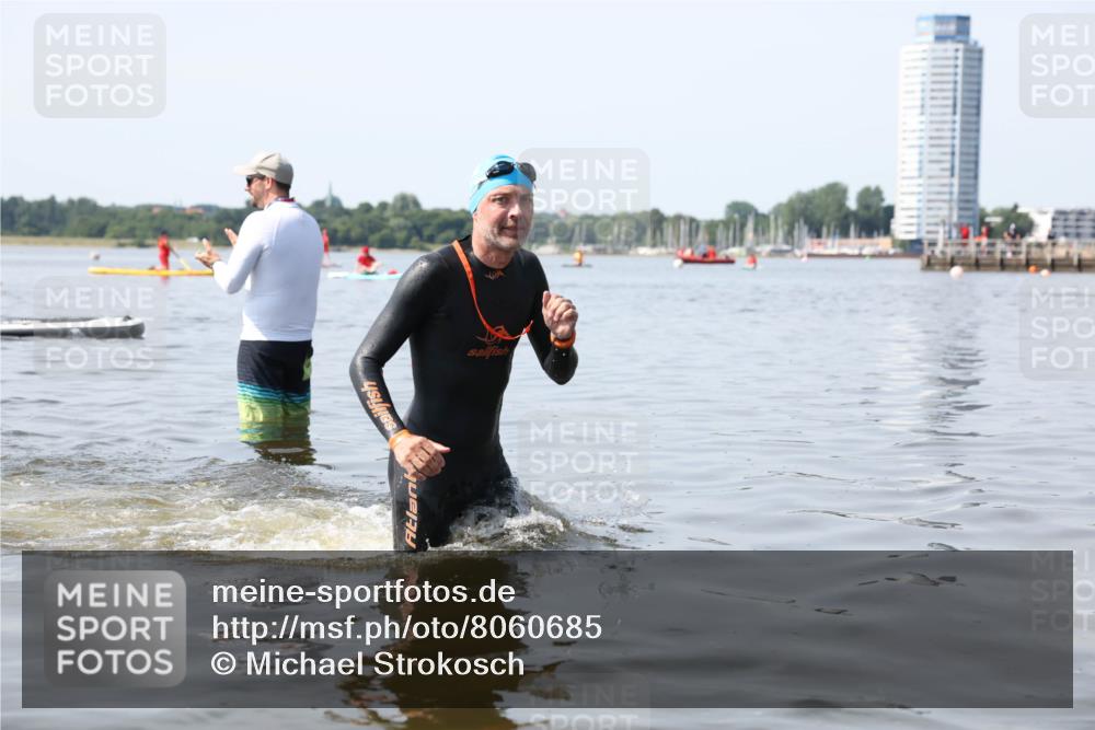 22.06.2025 - Viking Triathlon Michael Strokosch http://msf.ph/oto/8060685 22.06.2025 10:59:26 Schwimmen 459, 476 meine-sportfotos.de