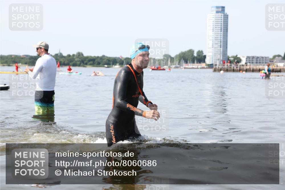 22.06.2025 - Viking Triathlon Michael Strokosch http://msf.ph/oto/8060686 22.06.2025 10:59:26 Schwimmen 459, 476 meine-sportfotos.de