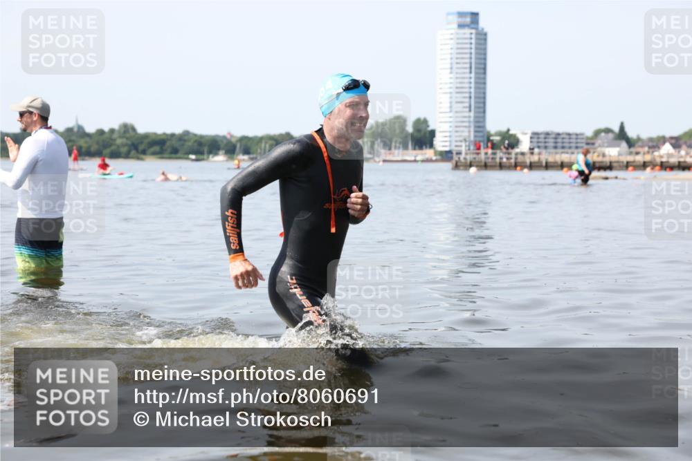 22.06.2025 - Viking Triathlon Michael Strokosch http://msf.ph/oto/8060691 22.06.2025 10:59:26 Schwimmen 459, 476 meine-sportfotos.de