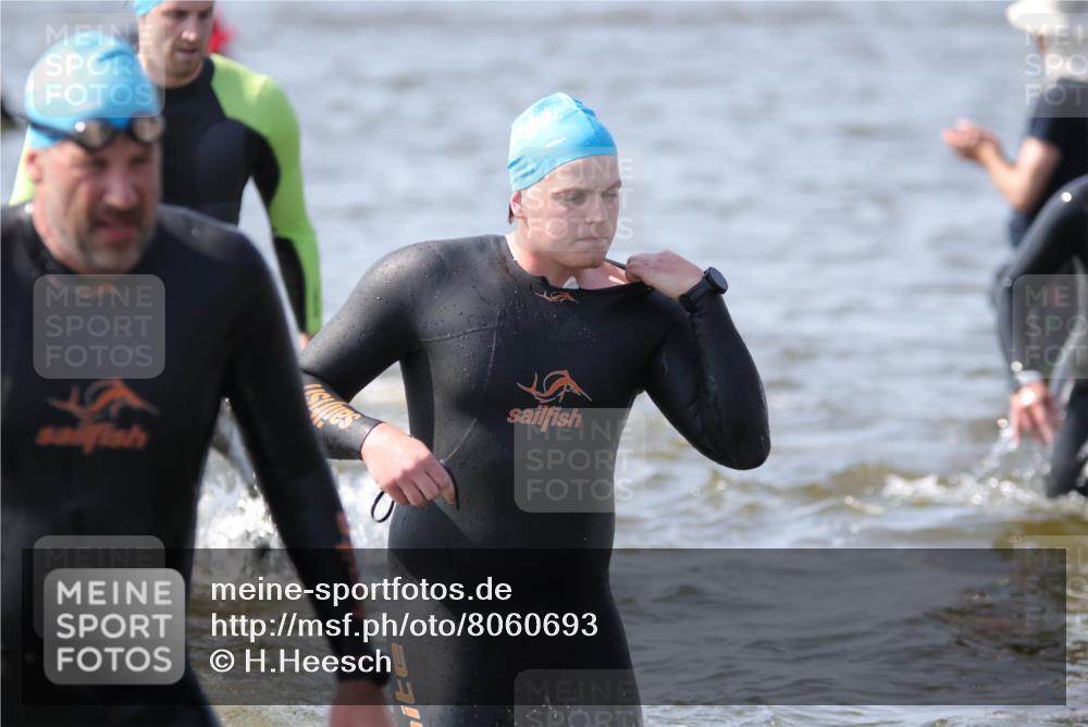 22.06.2025 - Viking Triathlon H.Heesch http://msf.ph/oto/8060693 22.06.2025 10:37:32 Schwimmen 21, 34, 131, 141, 163, 177, 180, 187, 245, 253, 312, 316, 344, 411, 433, 456, 506, 614, 619, 639, 645 meine-sportfotos.de