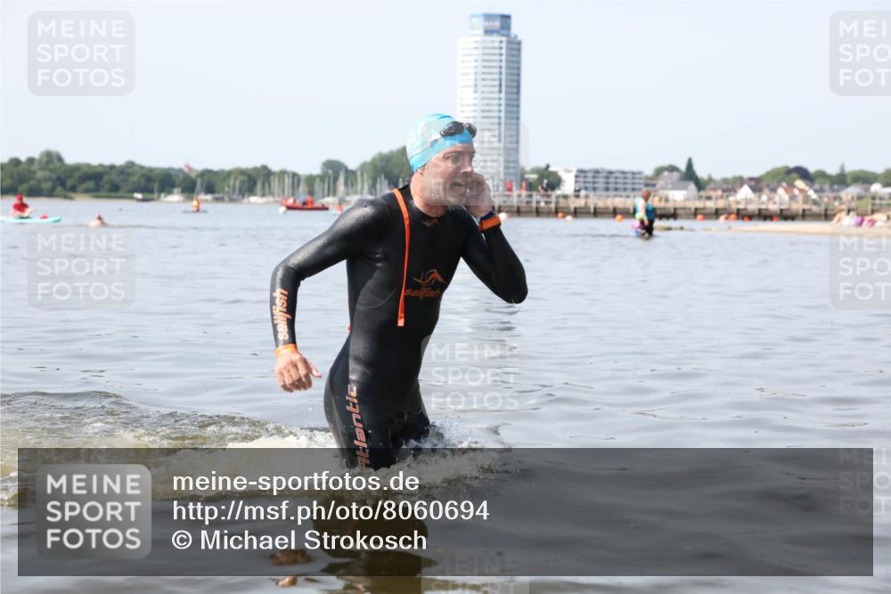 22.06.2025 - Viking Triathlon Michael Strokosch http://msf.ph/oto/8060694 22.06.2025 10:59:27 Schwimmen 459, 476 meine-sportfotos.de
