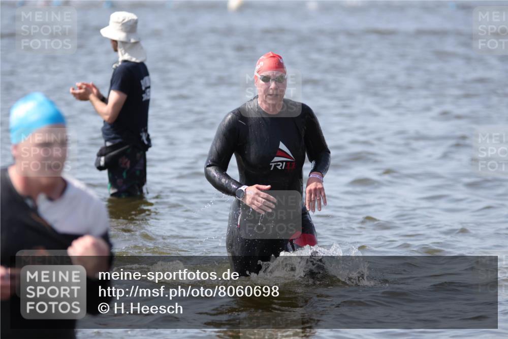22.06.2025 - Viking Triathlon H.Heesch http://msf.ph/oto/8060698 22.06.2025 10:37:33 Schwimmen 21, 34, 131, 141, 163, 177, 180, 187, 245, 253, 312, 316, 344, 396, 411, 433, 456, 506, 614, 619, 639, 645 meine-sportfotos.de