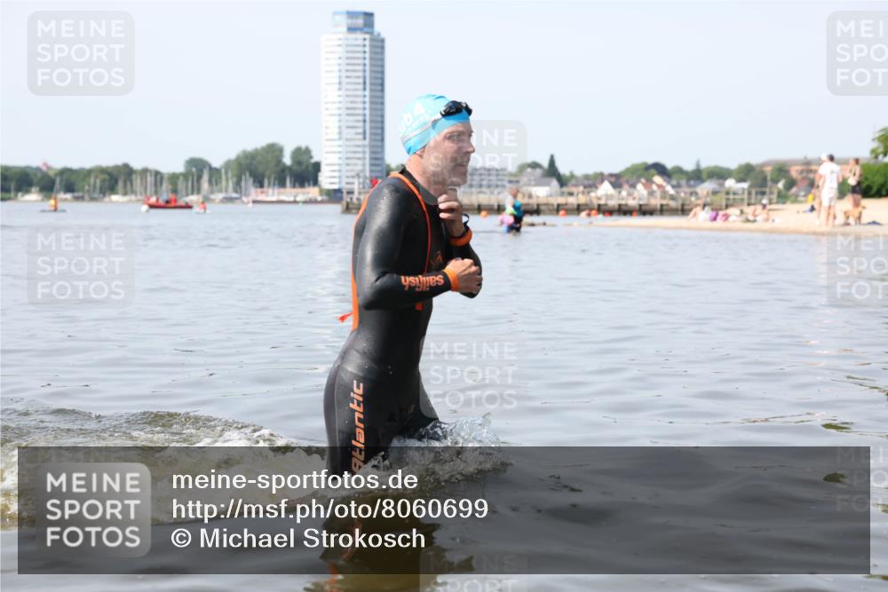 22.06.2025 - Viking Triathlon Michael Strokosch http://msf.ph/oto/8060699 22.06.2025 10:59:27 Schwimmen 459, 476 meine-sportfotos.de