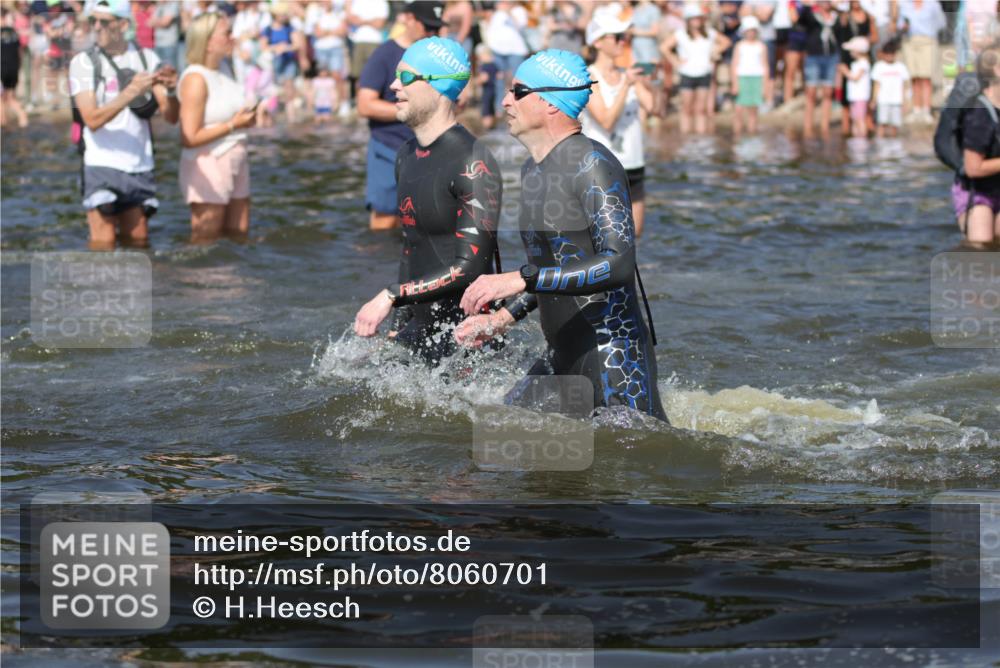 22.06.2025 - Viking Triathlon H.Heesch http://msf.ph/oto/8060701 22.06.2025 10:02:50 Schwimmen 5, 40, 43, 98, 154, 164, 323, 340, 430, 475, 486, 548, 552, 554, 608 meine-sportfotos.de