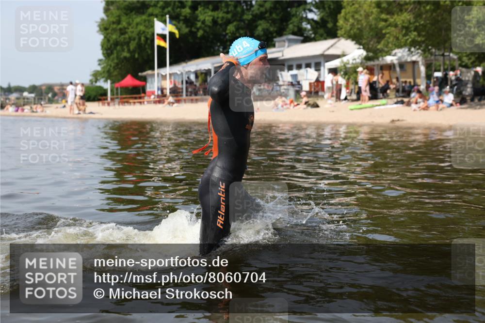 22.06.2025 - Viking Triathlon Michael Strokosch http://msf.ph/oto/8060704 22.06.2025 10:59:28 Schwimmen 459, 476 meine-sportfotos.de