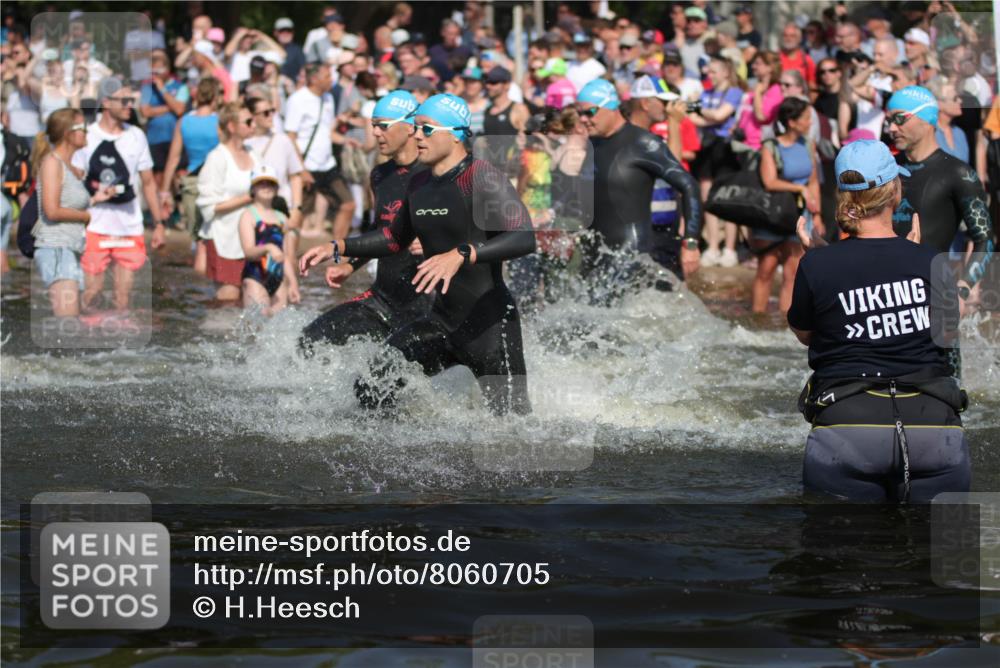 22.06.2025 - Viking Triathlon H.Heesch http://msf.ph/oto/8060705 22.06.2025 10:02:52 Schwimmen 5, 40, 43, 98, 154, 164, 323, 340, 430, 475, 486, 548, 552, 554, 608 meine-sportfotos.de