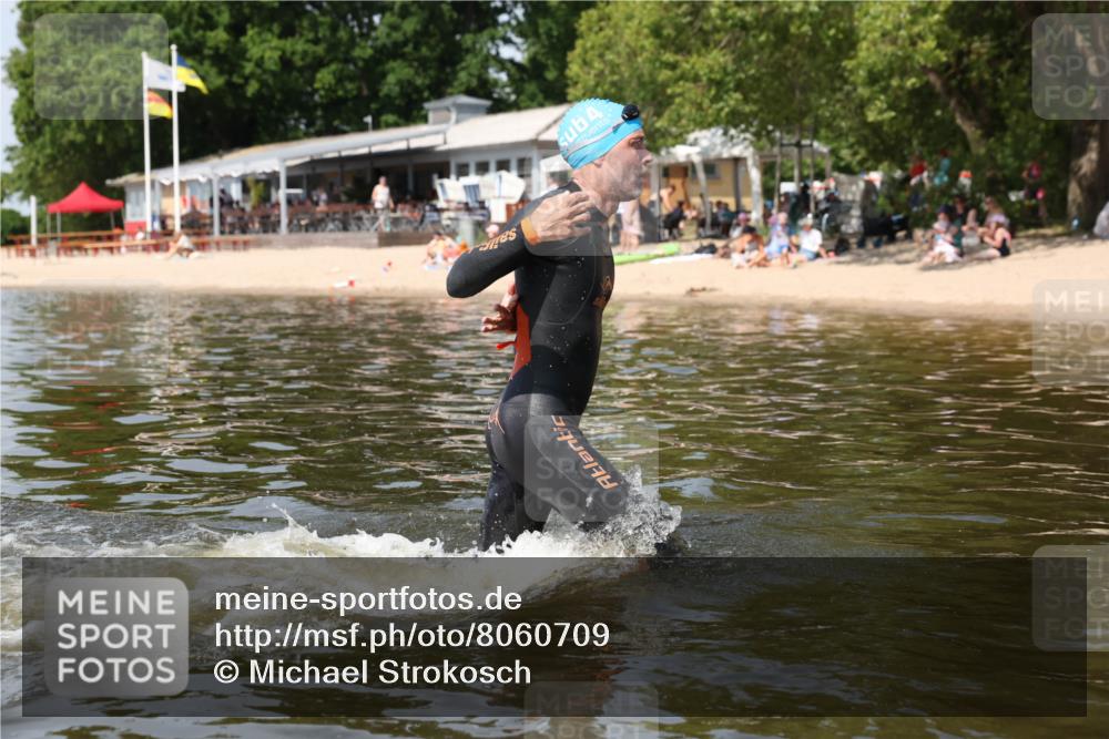22.06.2025 - Viking Triathlon Michael Strokosch http://msf.ph/oto/8060709 22.06.2025 10:59:29 Schwimmen 459, 476 meine-sportfotos.de