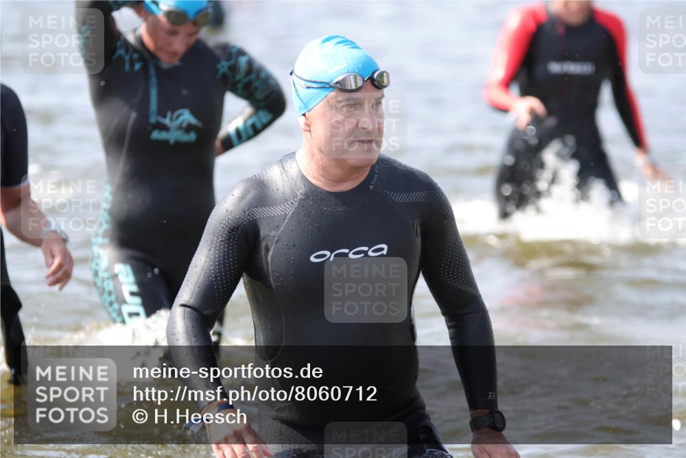 22.06.2025 - Viking Triathlon H.Heesch http://msf.ph/oto/8060712 22.06.2025 10:37:36 Schwimmen 21, 131, 141, 163, 177, 180, 187, 245, 253, 316, 396, 411, 433, 456, 506, 614, 619, 639, 645 meine-sportfotos.de