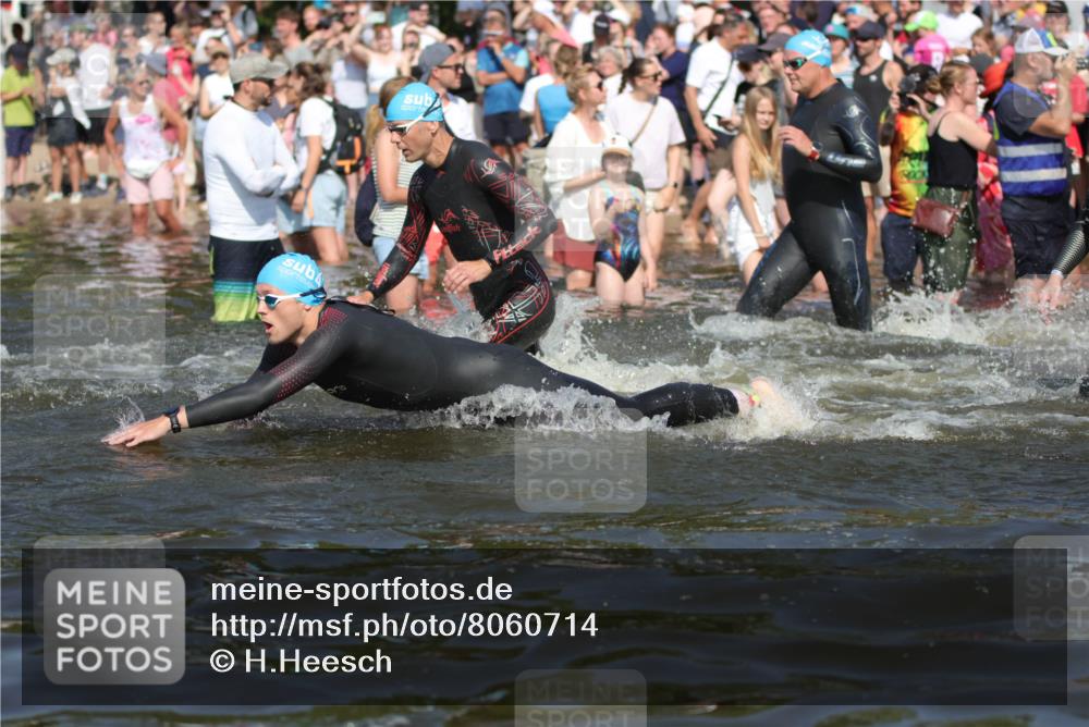 22.06.2025 - Viking Triathlon H.Heesch http://msf.ph/oto/8060714 22.06.2025 10:02:52 Schwimmen 5, 40, 43, 98, 154, 164, 323, 340, 430, 475, 486, 548, 552, 554, 608 meine-sportfotos.de