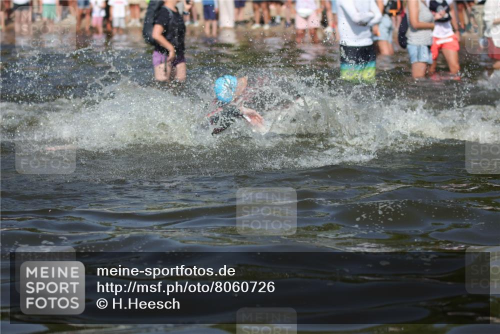 22.06.2025 - Viking Triathlon H.Heesch http://msf.ph/oto/8060726 22.06.2025 10:02:53 Schwimmen 5, 40, 43, 47, 98, 154, 164, 323, 340, 430, 475, 486, 548, 552, 554, 608 meine-sportfotos.de