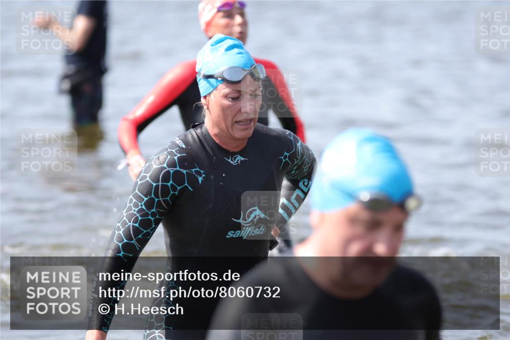 22.06.2025 - Viking Triathlon H.Heesch http://msf.ph/oto/8060732 22.06.2025 10:37:39 Schwimmen 21, 131, 141, 163, 177, 187, 245, 396, 411, 433, 456, 506, 614, 619, 639, 645 meine-sportfotos.de
