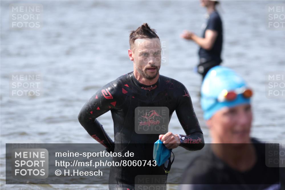 22.06.2025 - Viking Triathlon H.Heesch http://msf.ph/oto/8060743 22.06.2025 10:37:41 Schwimmen 21, 141, 163, 177, 187, 245, 335, 396, 411, 433, 456, 506, 614, 619, 639, 645 meine-sportfotos.de