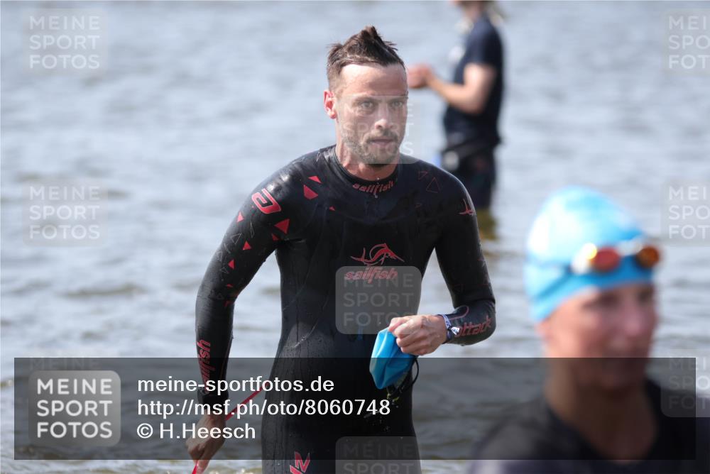 22.06.2025 - Viking Triathlon H.Heesch http://msf.ph/oto/8060748 22.06.2025 10:37:41 Schwimmen 21, 141, 163, 177, 187, 245, 335, 396, 411, 433, 456, 506, 614, 619, 639, 645 meine-sportfotos.de