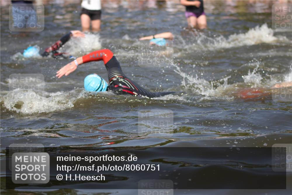 22.06.2025 - Viking Triathlon H.Heesch http://msf.ph/oto/8060751 22.06.2025 10:02:58 Schwimmen 5, 40, 43, 47, 101, 154, 164, 233, 340, 398, 475, 548, 554, 608, 632 meine-sportfotos.de
