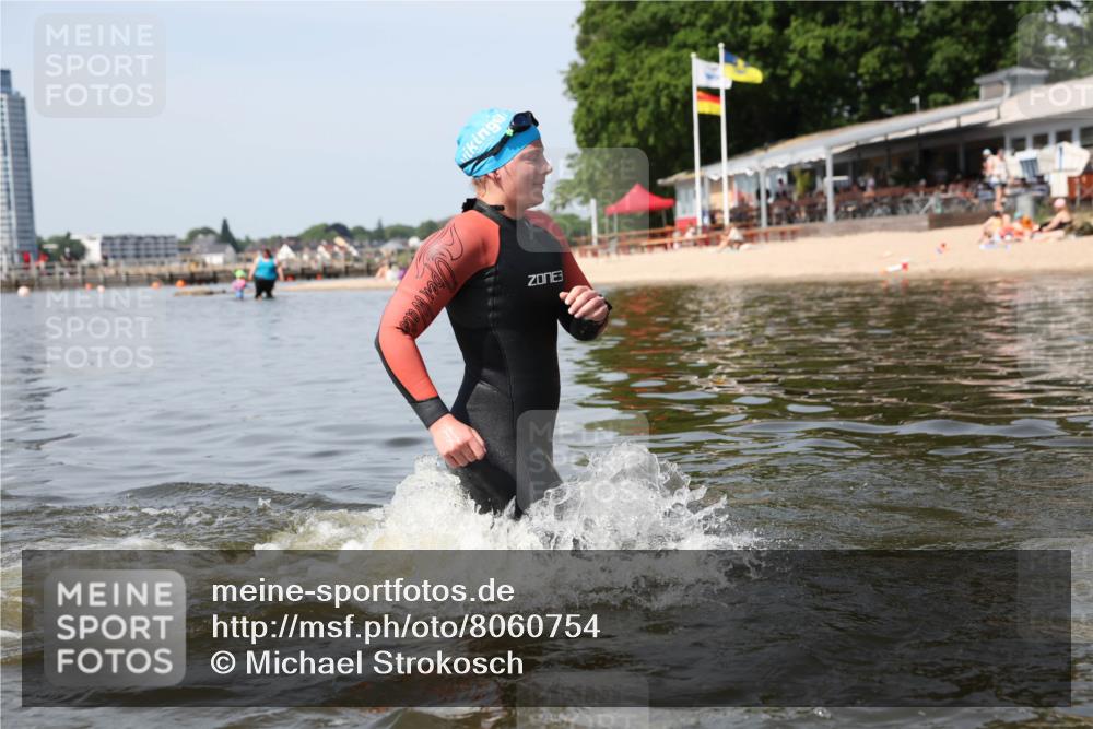 22.06.2025 - Viking Triathlon Michael Strokosch http://msf.ph/oto/8060754 22.06.2025 10:59:32 Schwimmen 459, 476 meine-sportfotos.de