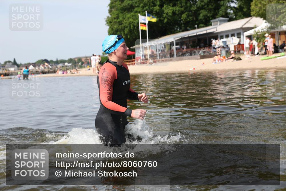 22.06.2025 - Viking Triathlon Michael Strokosch http://msf.ph/oto/8060760 22.06.2025 10:59:33 Schwimmen 459, 476 meine-sportfotos.de