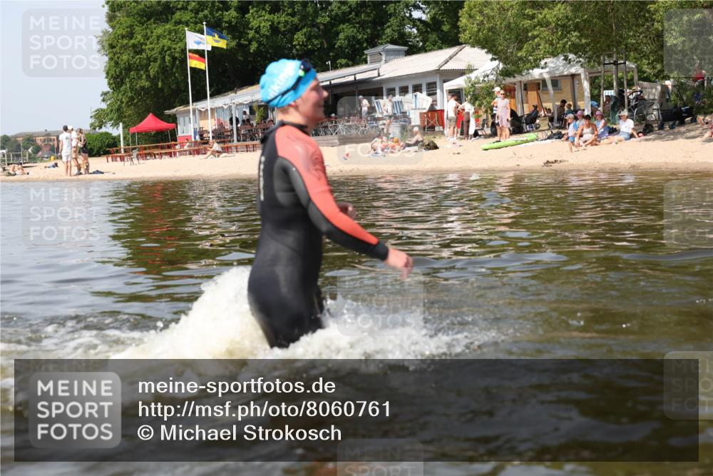22.06.2025 - Viking Triathlon Michael Strokosch http://msf.ph/oto/8060761 22.06.2025 10:59:33 Schwimmen 459, 476 meine-sportfotos.de