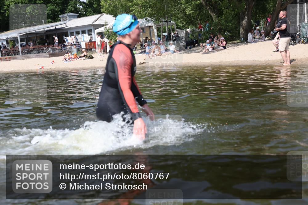 22.06.2025 - Viking Triathlon Michael Strokosch http://msf.ph/oto/8060767 22.06.2025 10:59:33 Schwimmen 459, 476 meine-sportfotos.de
