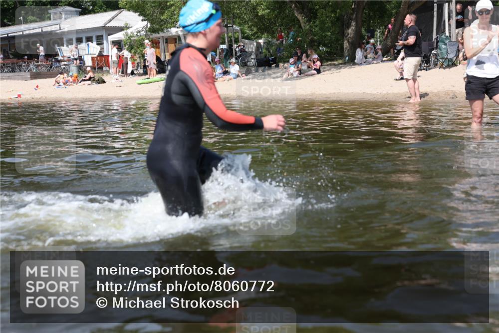 22.06.2025 - Viking Triathlon Michael Strokosch http://msf.ph/oto/8060772 22.06.2025 10:59:34 Schwimmen 459, 476 meine-sportfotos.de
