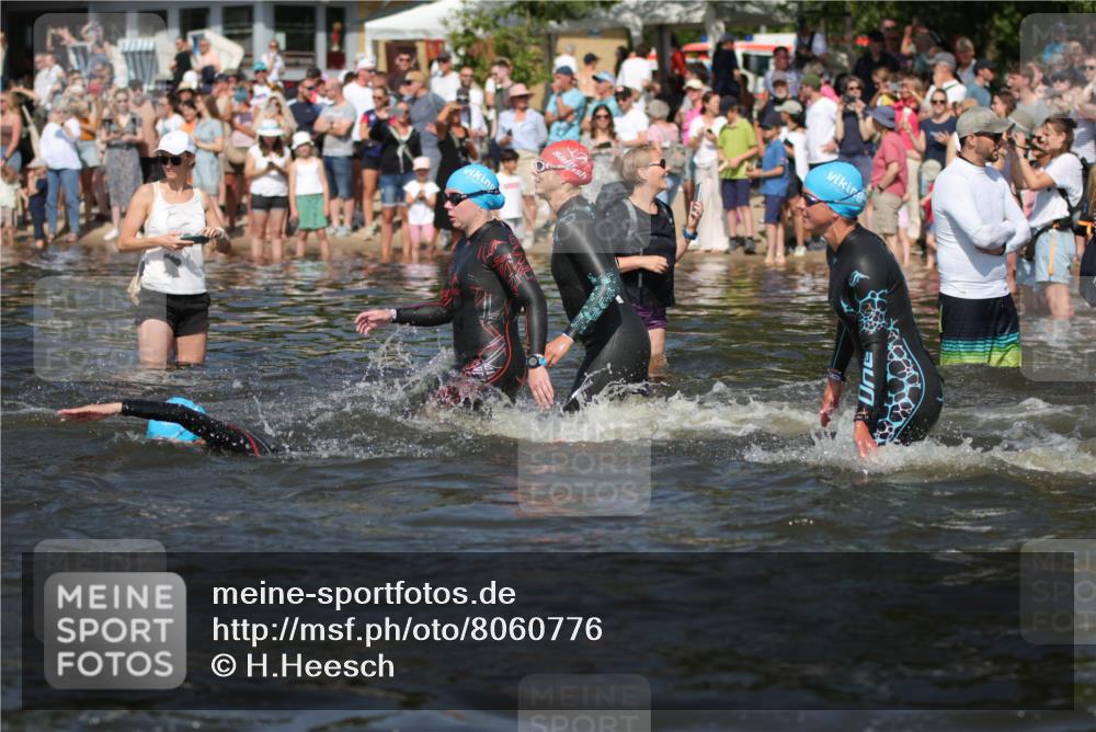 22.06.2025 - Viking Triathlon H.Heesch http://msf.ph/oto/8060776 22.06.2025 10:03:02 Schwimmen 5, 43, 47, 101, 154, 177, 204, 233, 349, 398, 475, 478, 554, 602, 632 meine-sportfotos.de