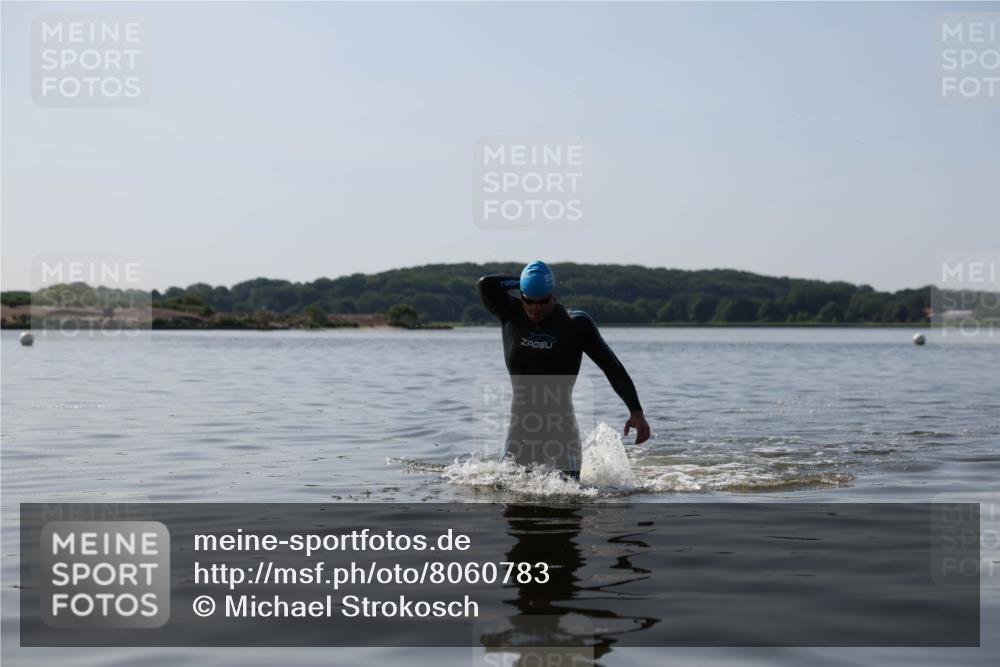 22.06.2025 - Viking Triathlon Michael Strokosch http://msf.ph/oto/8060783 22.06.2025 10:22:39 Schwimmen 100 meine-sportfotos.de