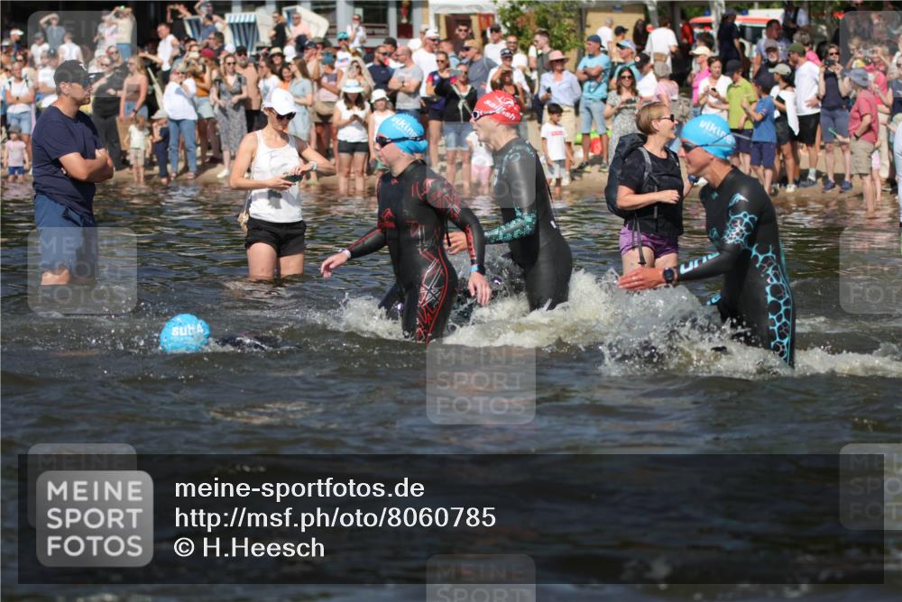 22.06.2025 - Viking Triathlon H.Heesch http://msf.ph/oto/8060785 22.06.2025 10:03:02 Schwimmen 5, 43, 47, 101, 154, 177, 204, 233, 349, 398, 475, 478, 554, 602, 632 meine-sportfotos.de