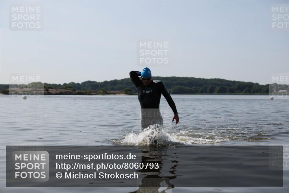 22.06.2025 - Viking Triathlon Michael Strokosch http://msf.ph/oto/8060793 22.06.2025 10:22:40 Schwimmen 100 meine-sportfotos.de
