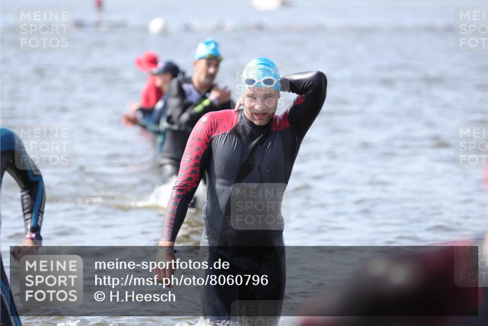 22.06.2025 - Viking Triathlon H.Heesch http://msf.ph/oto/8060796 22.06.2025 10:37:50 Schwimmen 146, 179, 335, 396, 411, 433, 506, 619, 645 meine-sportfotos.de