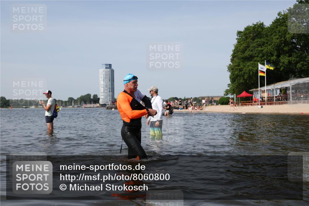 22.06.2025 - Viking Triathlon Michael Strokosch http://msf.ph/oto/8060800 22.06.2025 10:44:27 Schwimmen 103, 130, 205, 219 meine-sportfotos.de