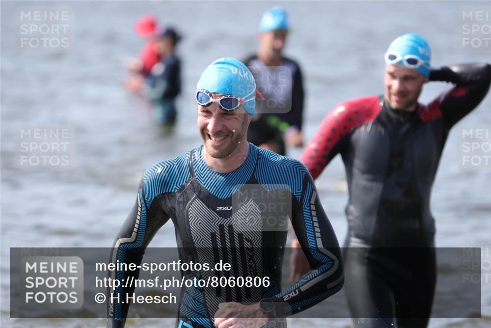 22.06.2025 - Viking Triathlon H.Heesch http://msf.ph/oto/8060806 22.06.2025 10:37:51 Schwimmen 146, 179, 335, 396, 411, 433, 506, 619, 645 meine-sportfotos.de