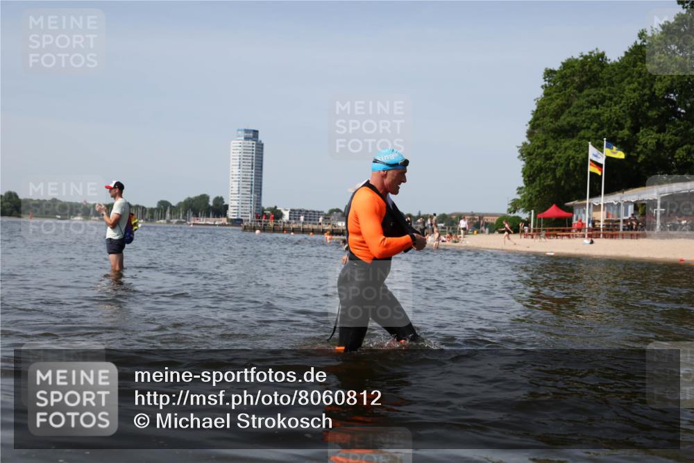 22.06.2025 - Viking Triathlon Michael Strokosch http://msf.ph/oto/8060812 22.06.2025 10:44:27 Schwimmen 103, 130, 205, 219 meine-sportfotos.de
