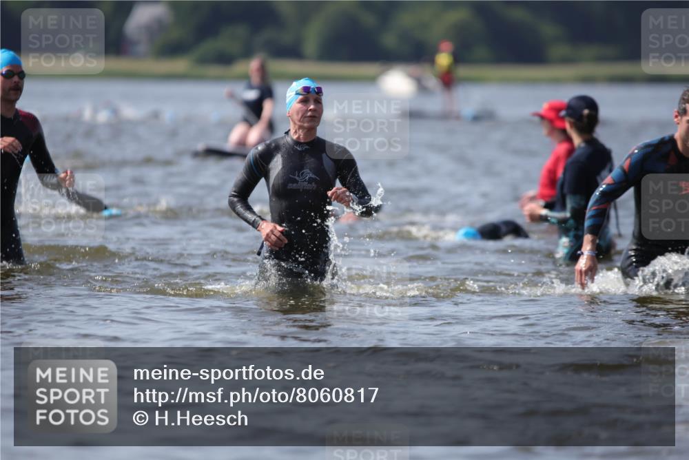 22.06.2025 - Viking Triathlon H.Heesch http://msf.ph/oto/8060817 22.06.2025 10:38:05 Schwimmen 61, 72, 89, 146, 179, 191, 209, 335 meine-sportfotos.de