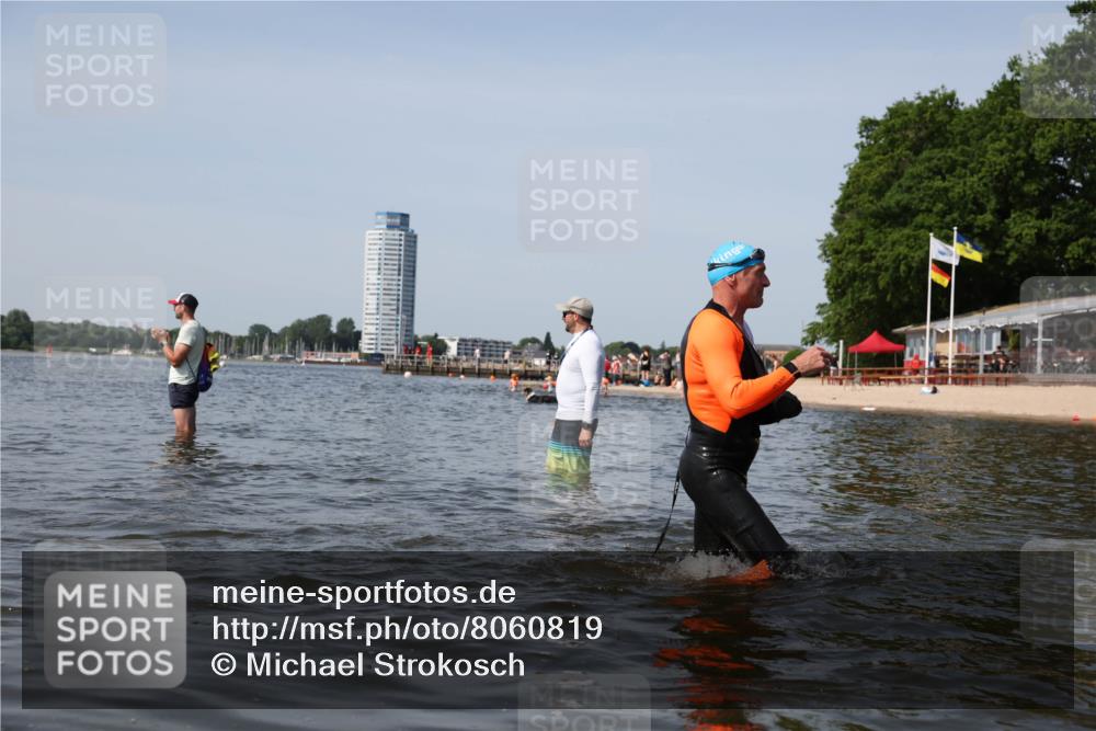 22.06.2025 - Viking Triathlon Michael Strokosch http://msf.ph/oto/8060819 22.06.2025 10:44:28 Schwimmen 103, 130, 205, 219 meine-sportfotos.de