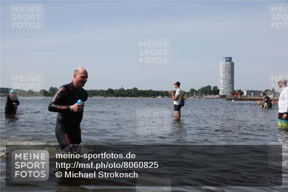 22.06.2025 - Viking Triathlon Michael Strokosch http://msf.ph/oto/8060825 22.06.2025 10:44:31 Schwimmen 130, 205, 219 meine-sportfotos.de