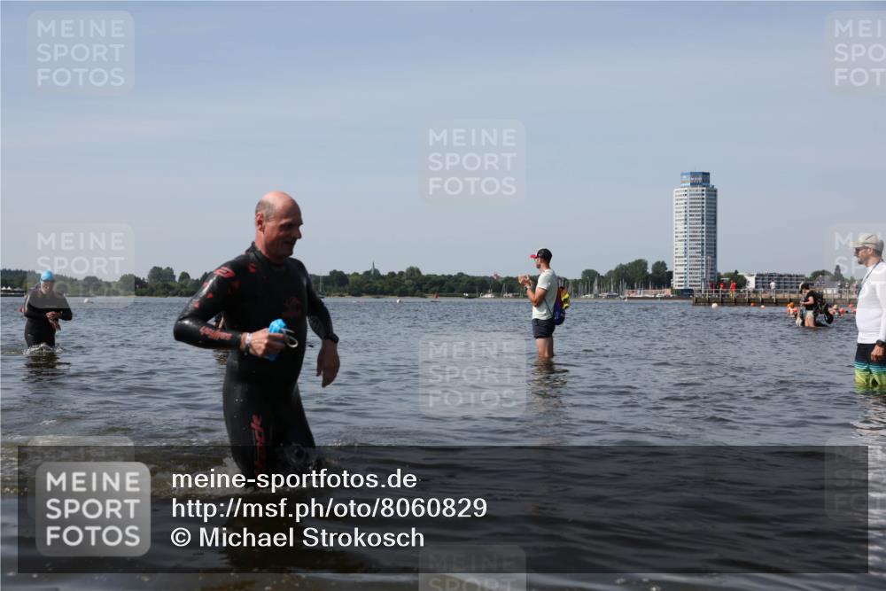 22.06.2025 - Viking Triathlon Michael Strokosch http://msf.ph/oto/8060829 22.06.2025 10:44:31 Schwimmen 130, 205, 219 meine-sportfotos.de